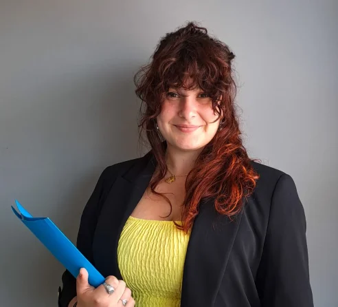 Abogada trabajando en un caso laboral en Plentzia